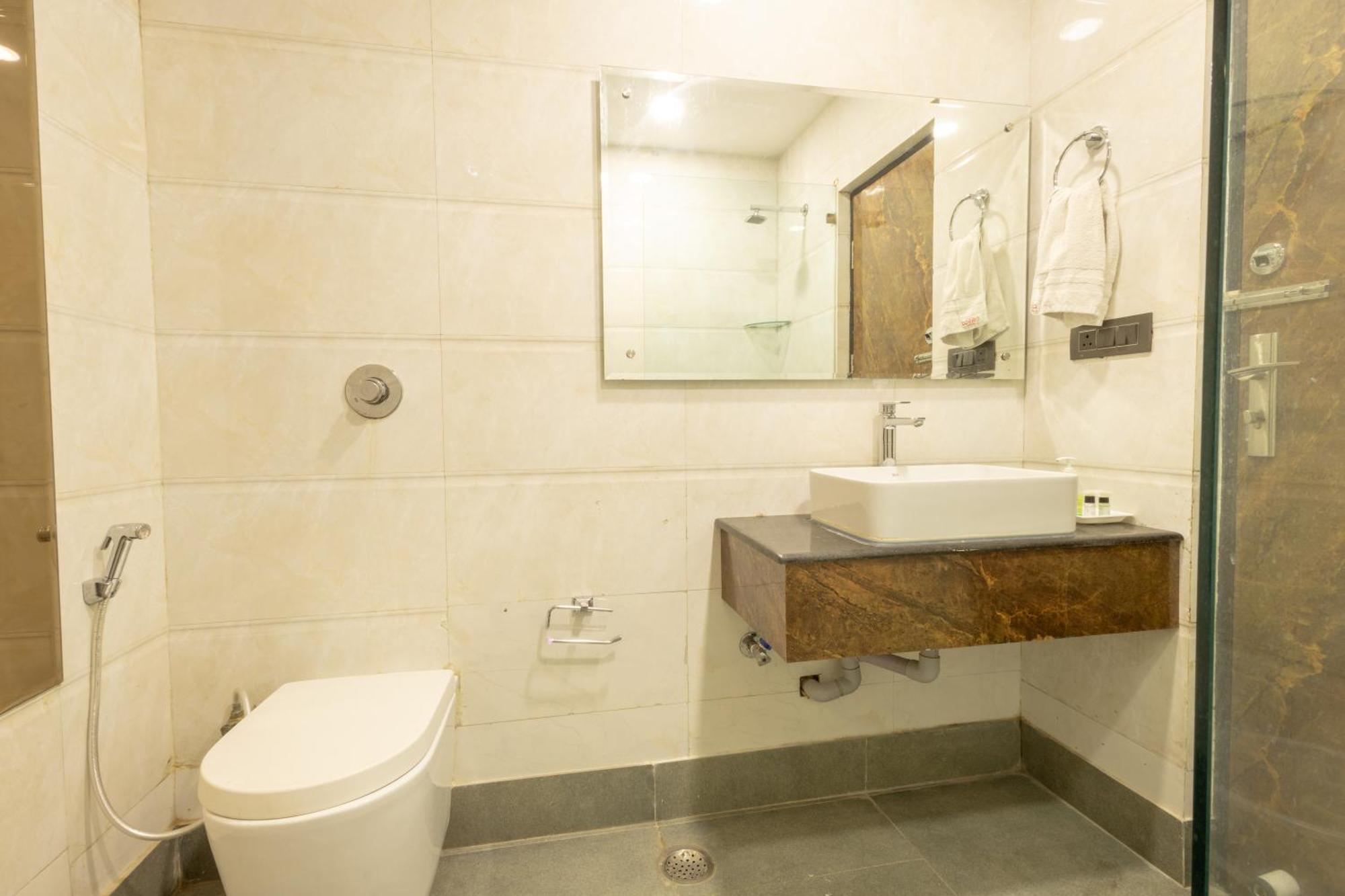 Hotel Cosmo Near Blk Hospital Karol Bagh Дели Экстерьер фото