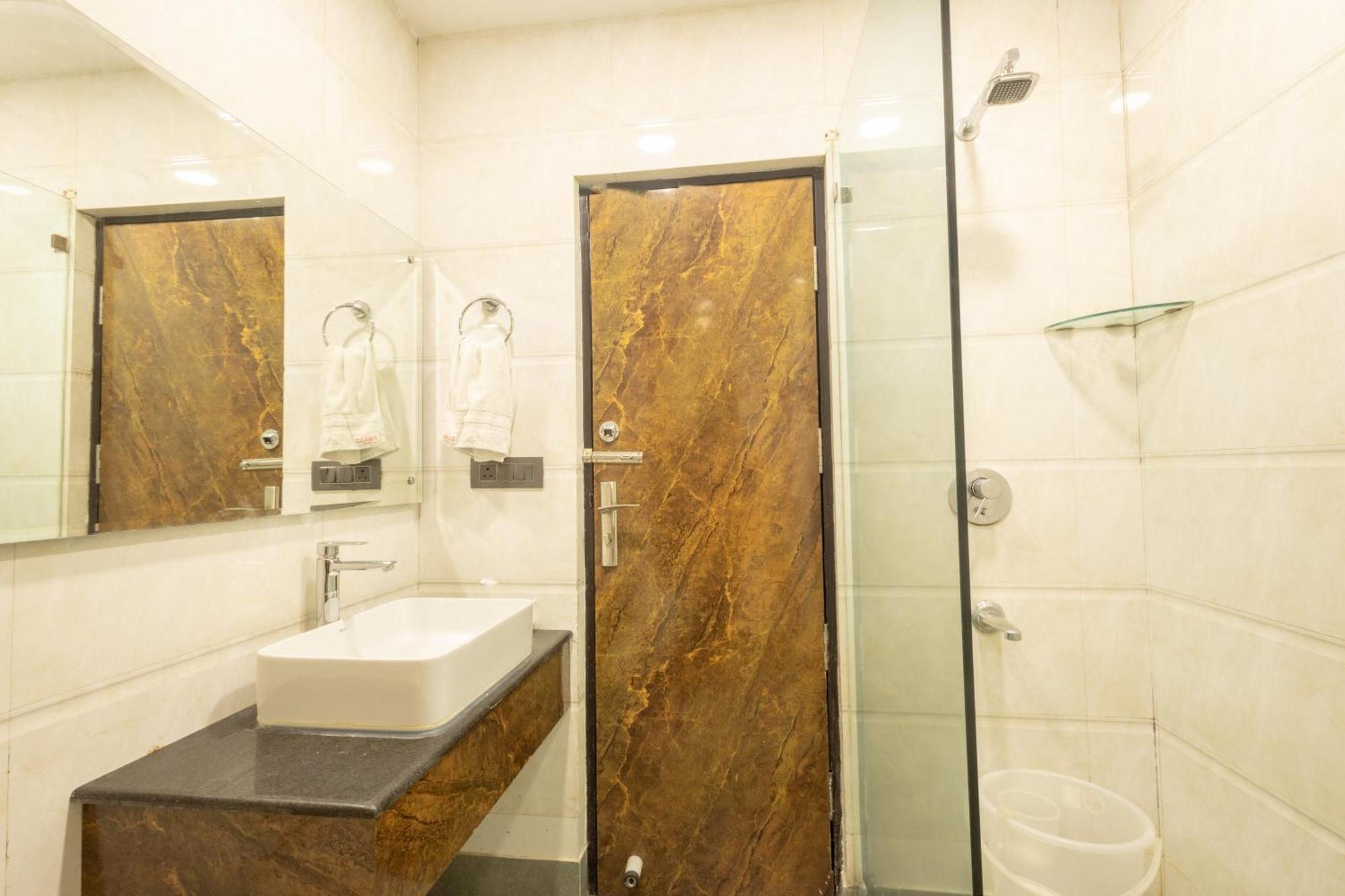 Hotel Cosmo Near Blk Hospital Karol Bagh Дели Экстерьер фото
