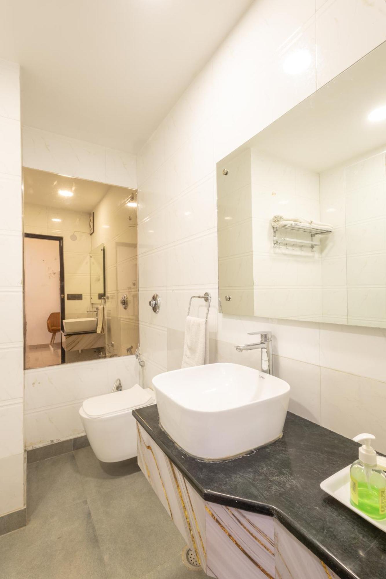 Hotel Cosmo Near Blk Hospital Karol Bagh Дели Экстерьер фото