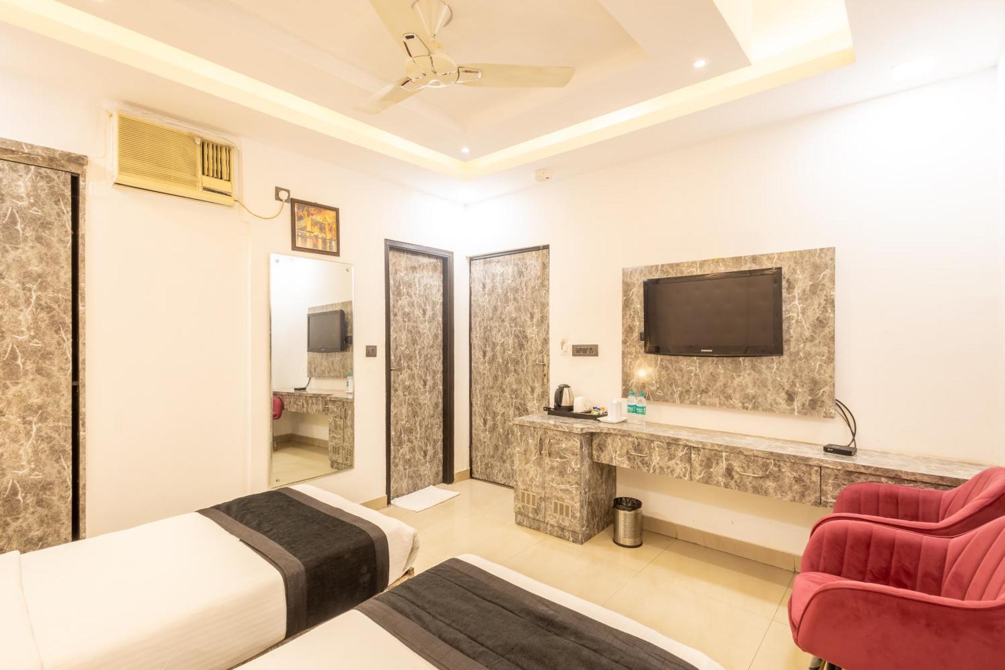 Hotel Cosmo Near Blk Hospital Karol Bagh Дели Экстерьер фото