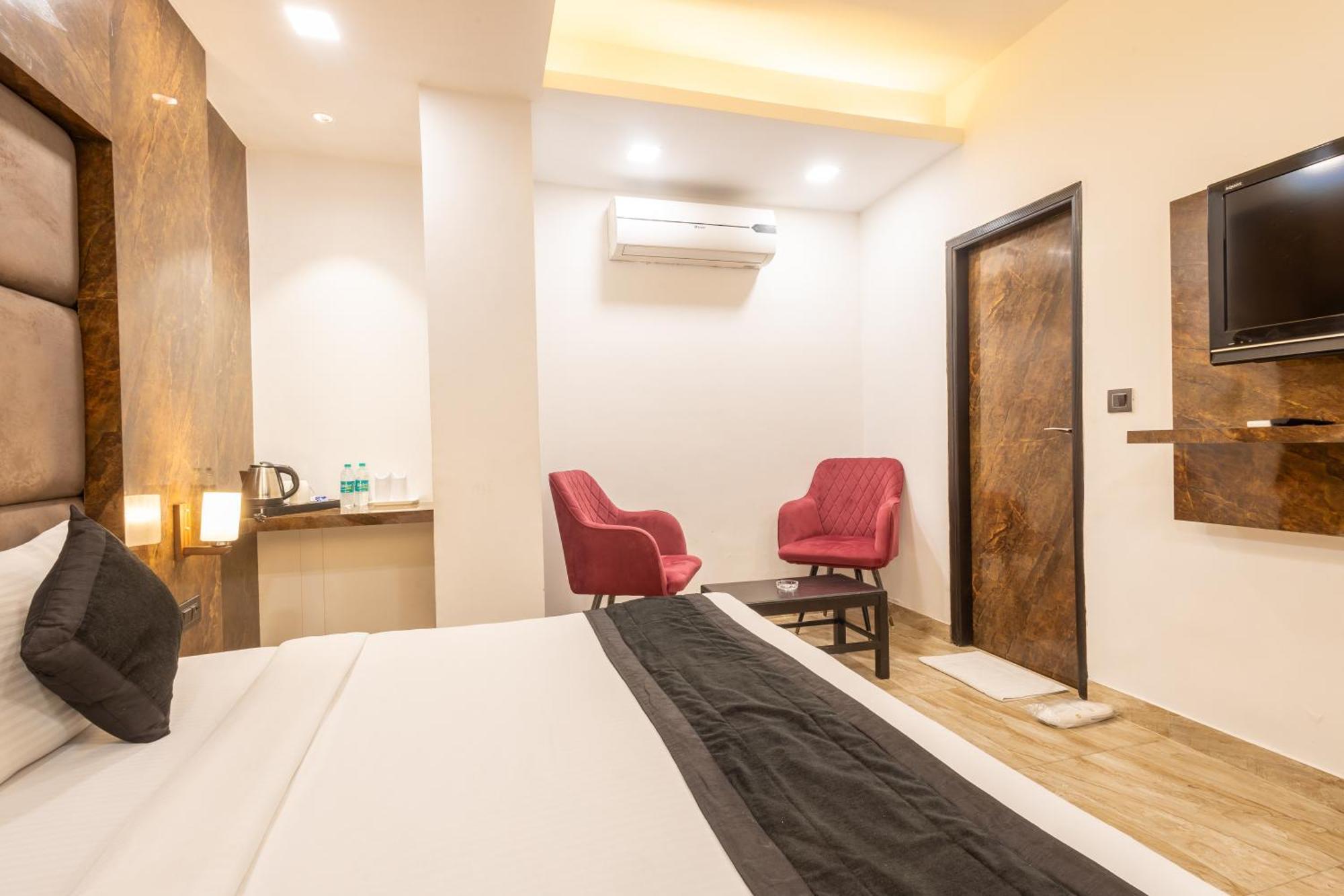 Hotel Cosmo Near Blk Hospital Karol Bagh Дели Экстерьер фото