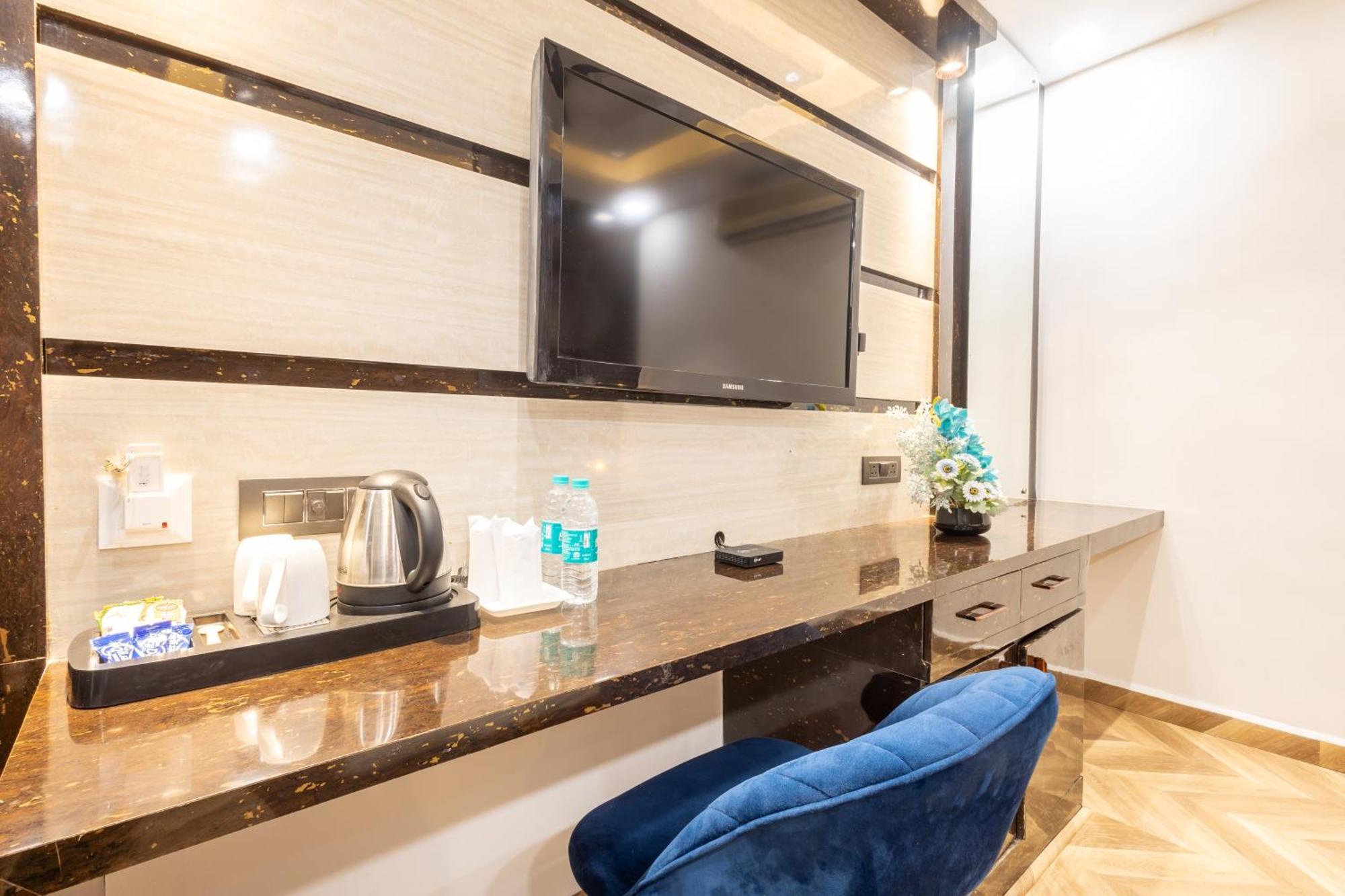 Hotel Cosmo Near Blk Hospital Karol Bagh Дели Экстерьер фото