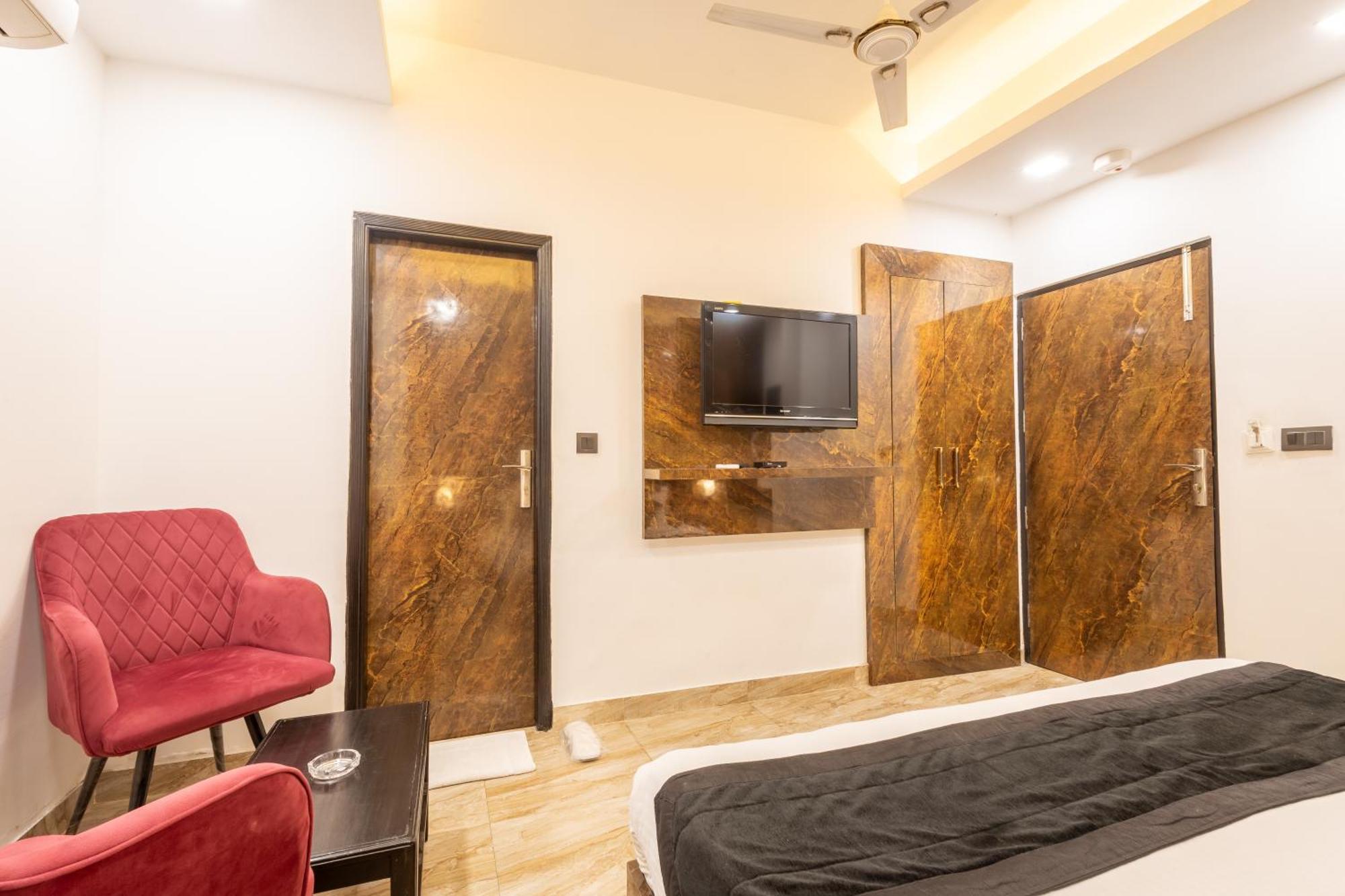 Hotel Cosmo Near Blk Hospital Karol Bagh Дели Экстерьер фото